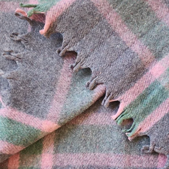 Unk Gray and Pink Plaid Throw Blanket - Picture 2 of 2